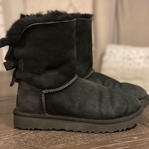 Women’s Ugg Boots. Bailey Bow. Black. Size 7.